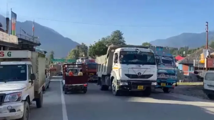 ढाई महीने बाद दोनों ओर की गाड़ियों के लिए बहाल हुआ कुल्लू-मनाली हाईवे