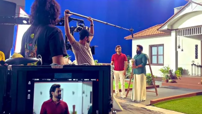 धोनी अपने नए लुक को लेकर सोशल मीडिया पर छाए हुए हैं। फोटो- एक्स से साभार