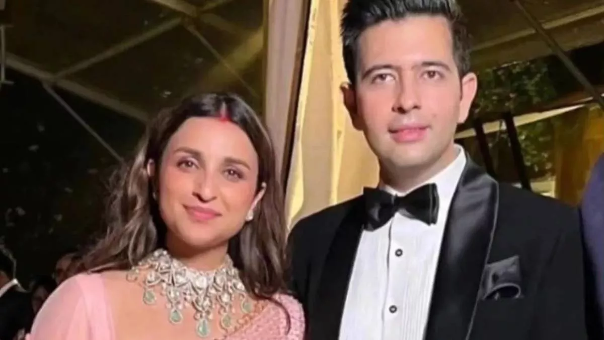 Parineeti-Raghav Wedding Live Updates: परिणीति चोपड़ा और राघव चड्ढा की शादी के बाद पहली फोटो आई सामने, इस लुक में नजर आया कपल