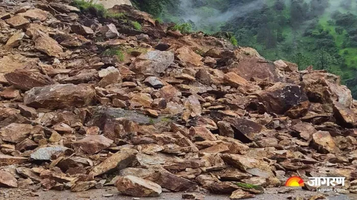 Rishikesh-Gangotri Highway: मलबा आने से तीन घंटे तक बाधित रहा ऋषिकेश-गंगोत्री हाईवे