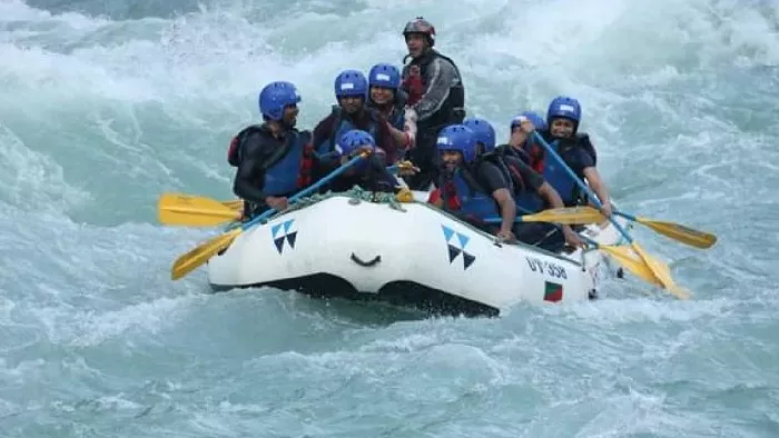 Rishikesh River Rafting: ऋषिकेश में पहले सप्ताह में ही हजारों पर्यटकों ने उठाया राफ्टिंग का लुफ्त