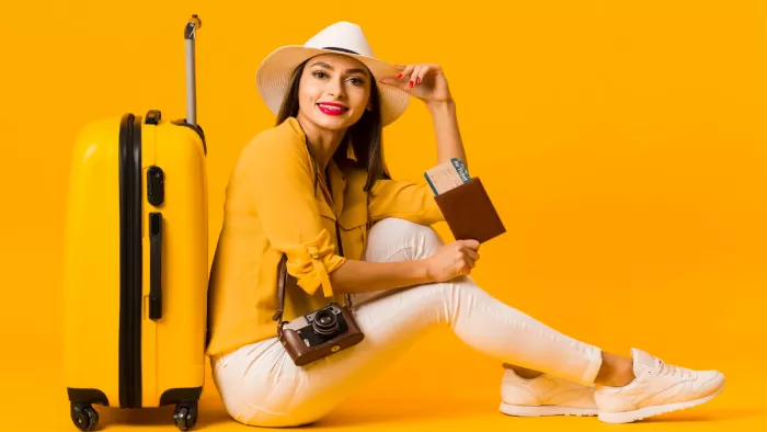 Travel Essentials for Women: औरतों को सफर के दौरान साथ रखनी चाहिए ये चीज़े