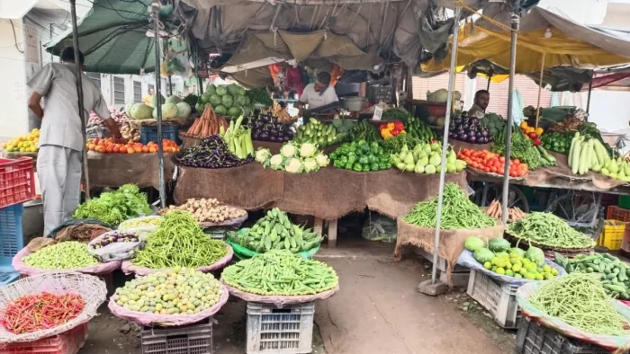 मटर, फलियां और मशरूम के दाम बिगाड़ रहे रसोई का बजट