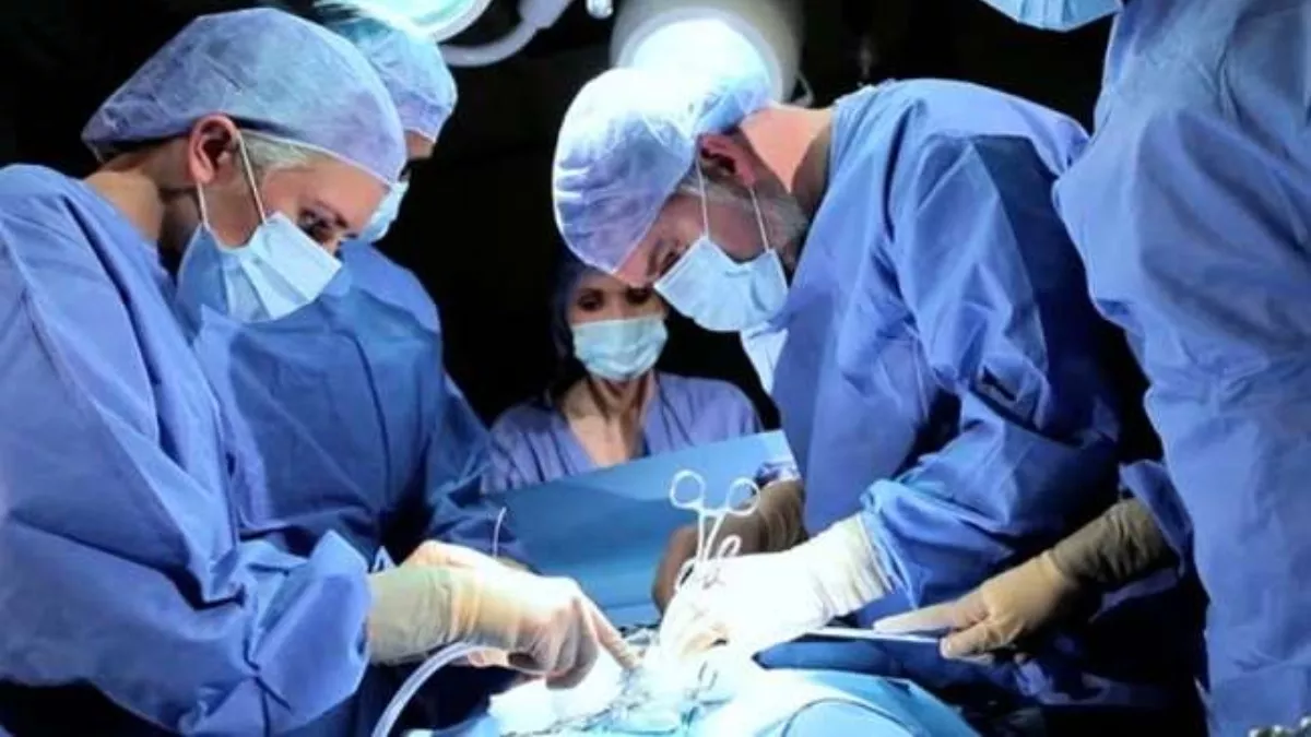 मेडिकल हिस्ट्री में अमेरिकी डॉक्टरों ने एक बार फिर कर दिखाया कमाल, इंसान के सीने में धड़का सूअर का दिल