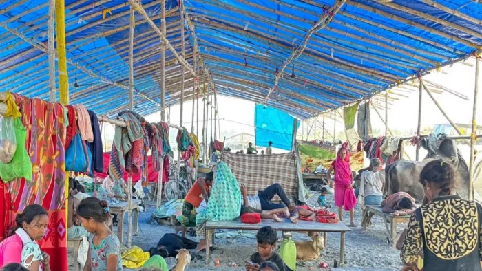 बिहार में बाढ़ से बढ़ी बच्चों की परेशानी (जागरण)