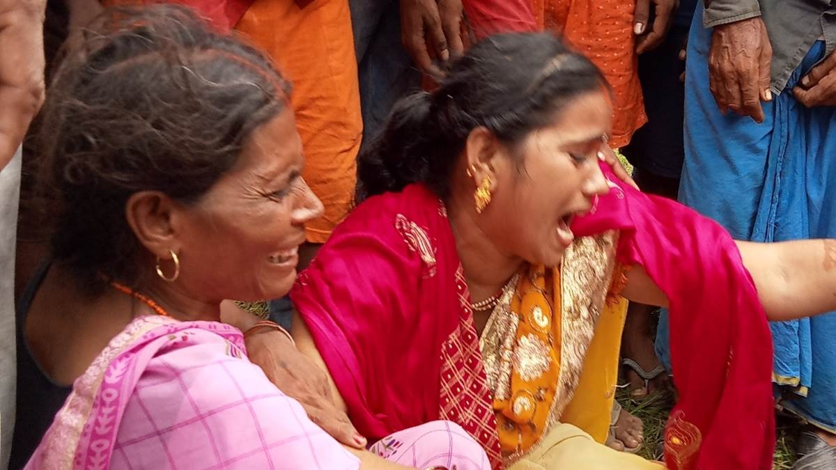 rohtas news truck runs over 3 youths who were running for gd constable physical test 2024 2 killed bihar police exam