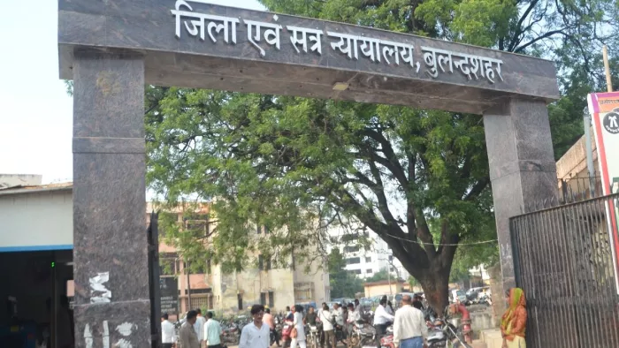 Bulandshahr News: बुलंदशहर की अदालत ने दुष्कर्मी को उम्र कैद की सजा सुनाई है।