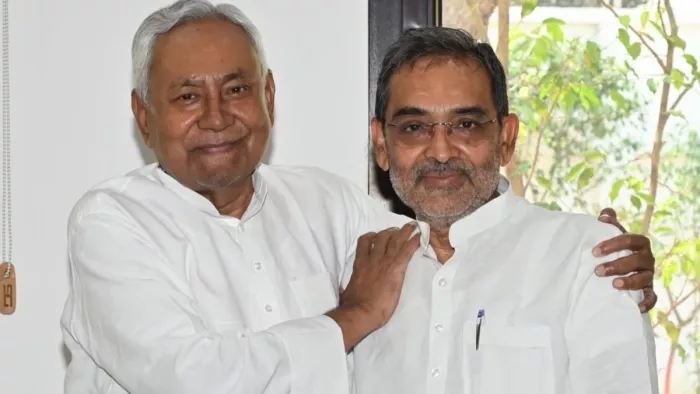 बिहार के सीएम नीतीश कुमार के साथ राज्यसभा सांसद उपेंद्र कुशवाहा। फाइल फोटो