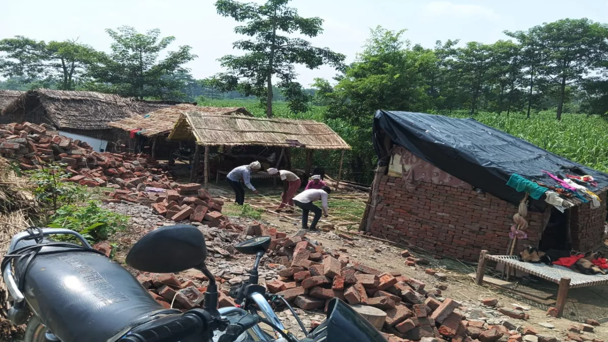 लाखों की जमीन गंवाई, सिर पर छत नहीं, अफसरों ने दिए सिर्फ 1.20 लाख, चक्कर में पड़े कटान पीड़ित