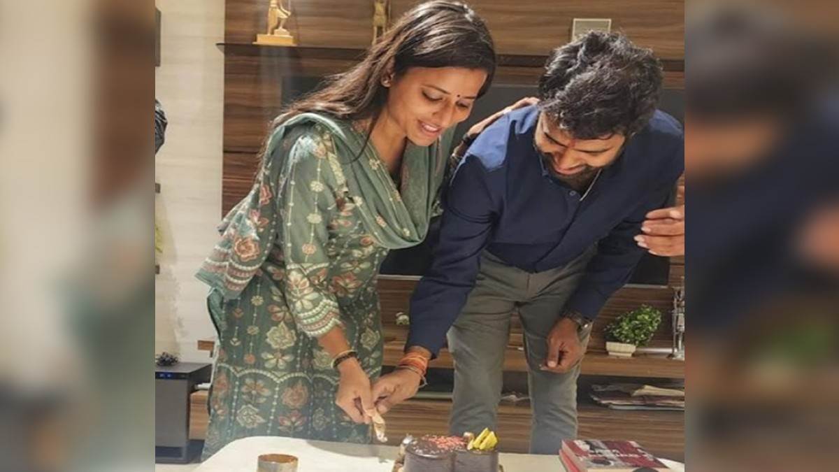https://www.jagranimages.com/images/newimg/24092025/24_09_2025-amba_with_brother_ankit_24058806.jpg