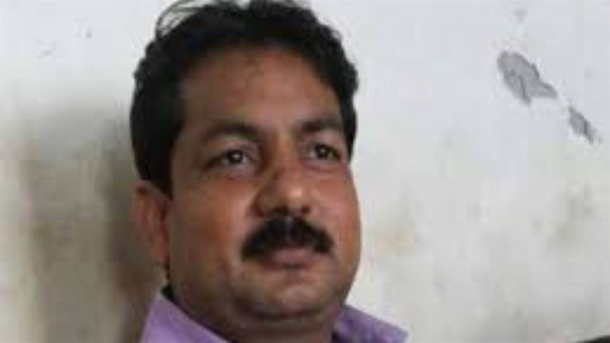 former president of kanpur press club avneesh dixit expelled from district for six months
