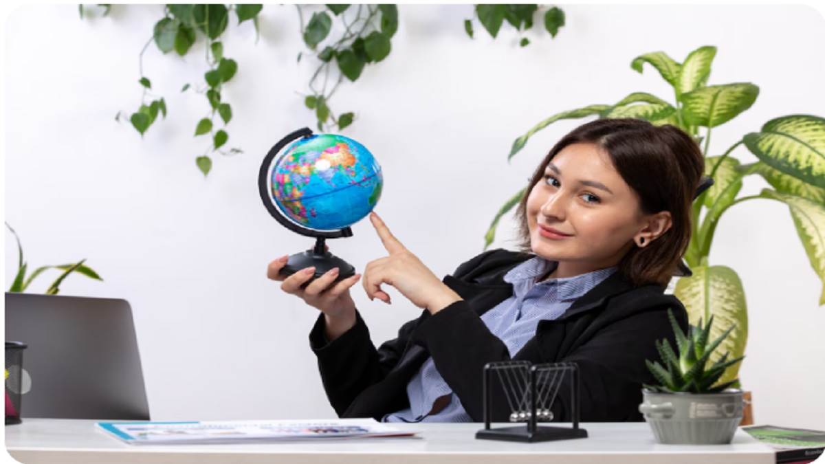 https://www.jagranimages.com/images/newimg/24092025/24_09_2025-career_in_tourism_24058370.jpg