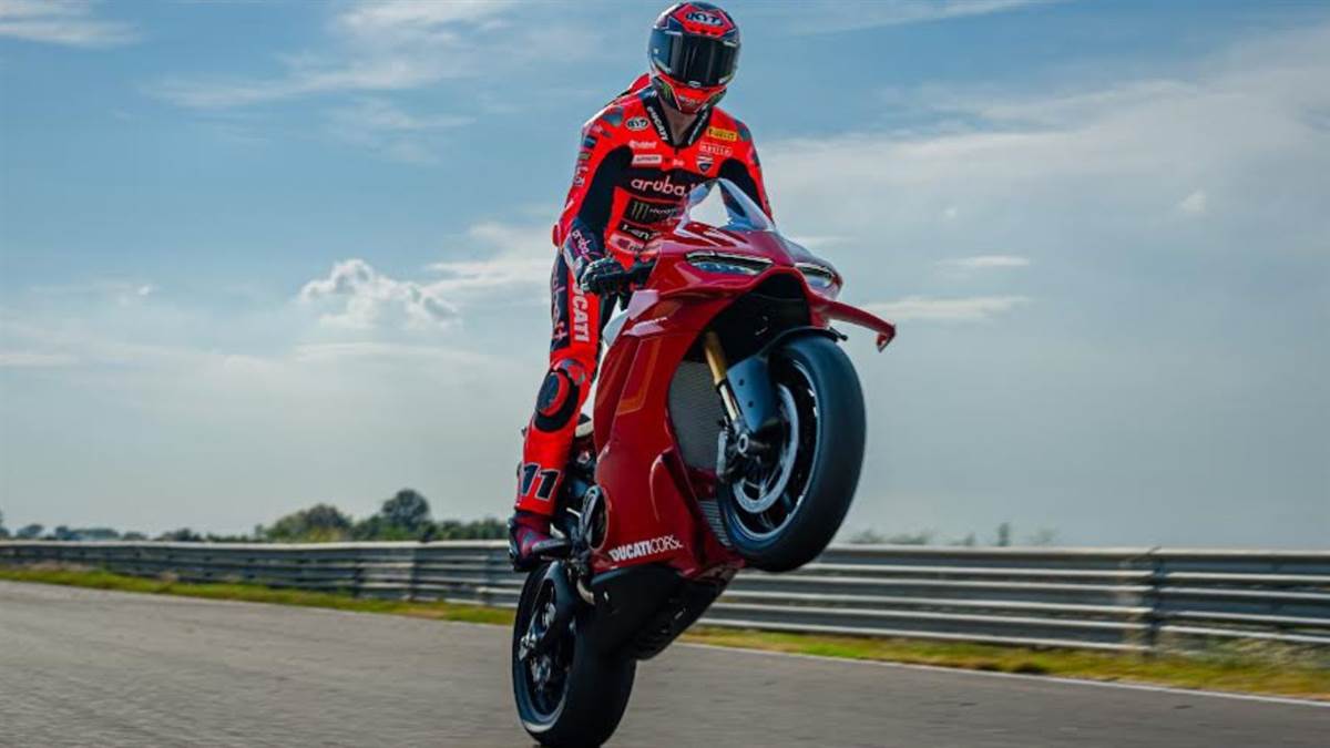 https://www.jagranimages.com/images/newimg/24092025/24_09_2025-ducati_panigale_v4_r_020318_24058415.jpg