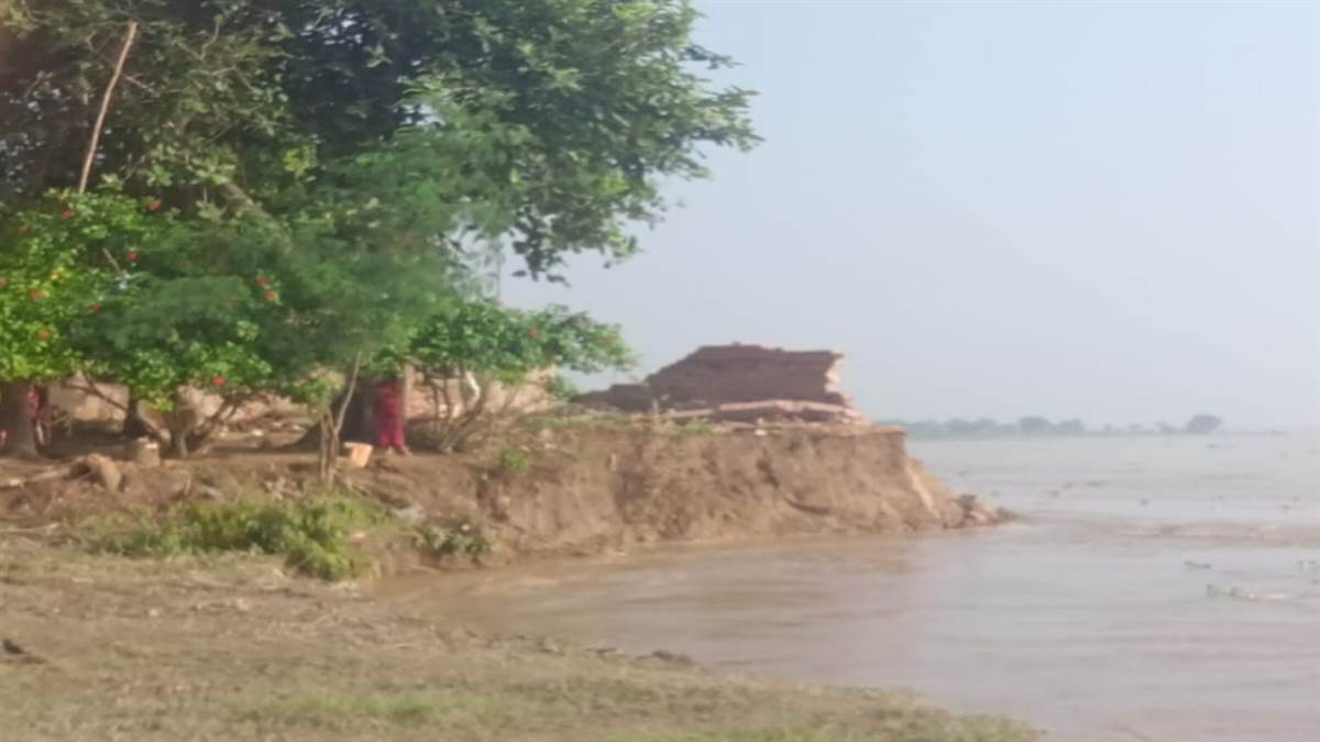 https://www.jagranimages.com/images/newimg/24092025/24_09_2025-flood_24058624.jpg