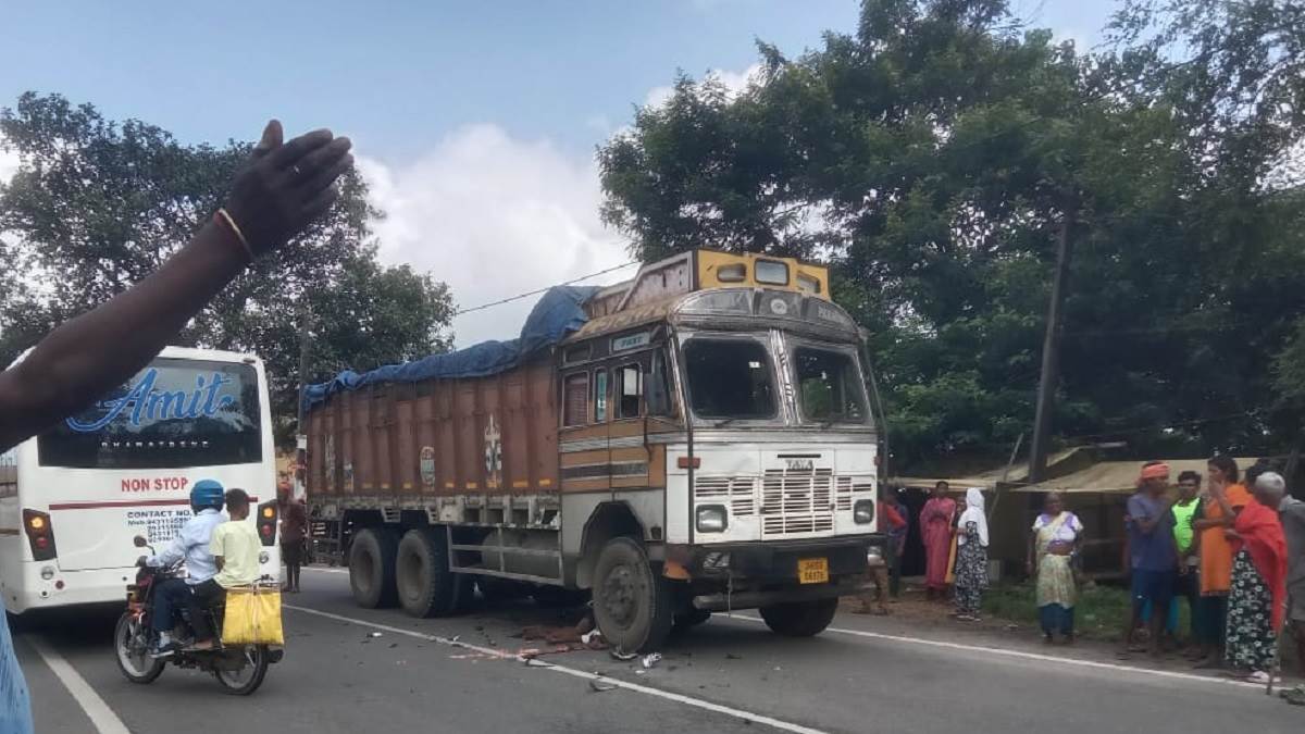 https://www.jagranimages.com/images/newimg/24092025/24_09_2025-gumla_accident_24058388.jpg