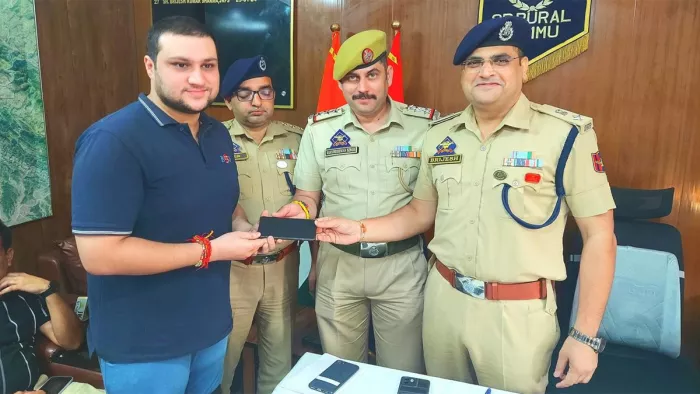पहले भी 150 फोन बरामद किए गए थे, जिससे कुल बरामद फोन की संख्या 190 हो गई है।