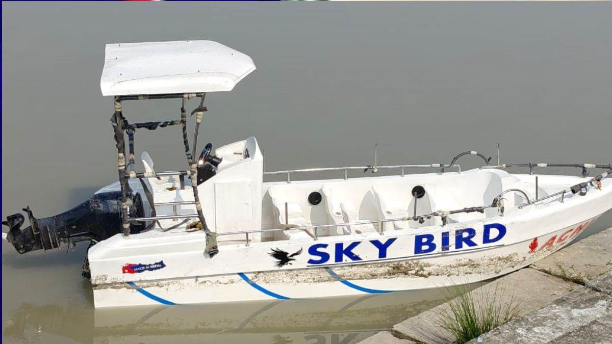 https://www.jagranimages.com/images/newimg/24092025/24_09_2025-nepali_boat_24058836.jpg