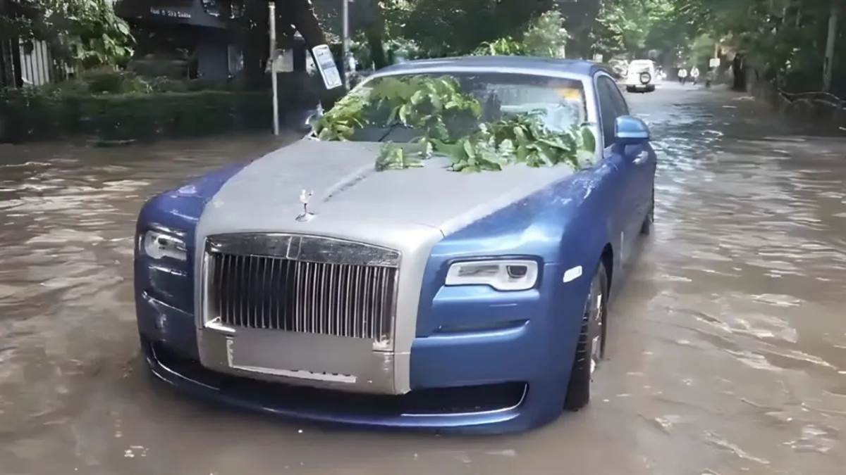 https://www.jagranimages.com/images/newimg/24092025/24_09_2025-rolls_royce_ghost_020316_24058045.jpg
