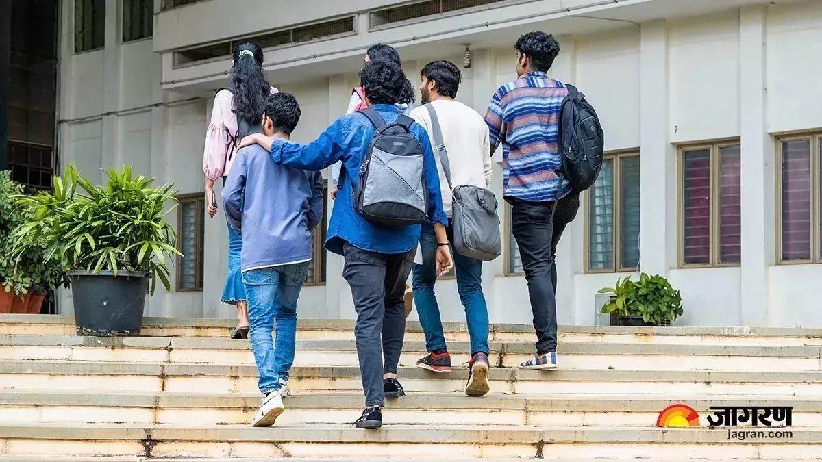 along with teaching students teachers now also monitor their mental health