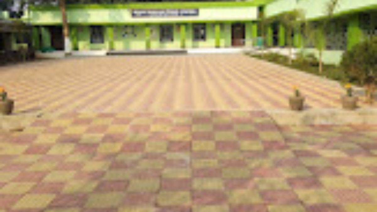 https://www.jagranimages.com/images/newimg/24092025/24_09_2025-school_vivad_24058599.jpg