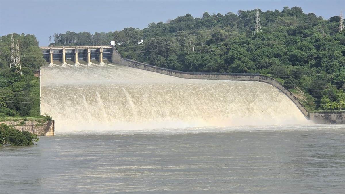 https://www.jagranimages.com/images/newimg/24092025/24_09_2025-sewage_water_24058721.jpg