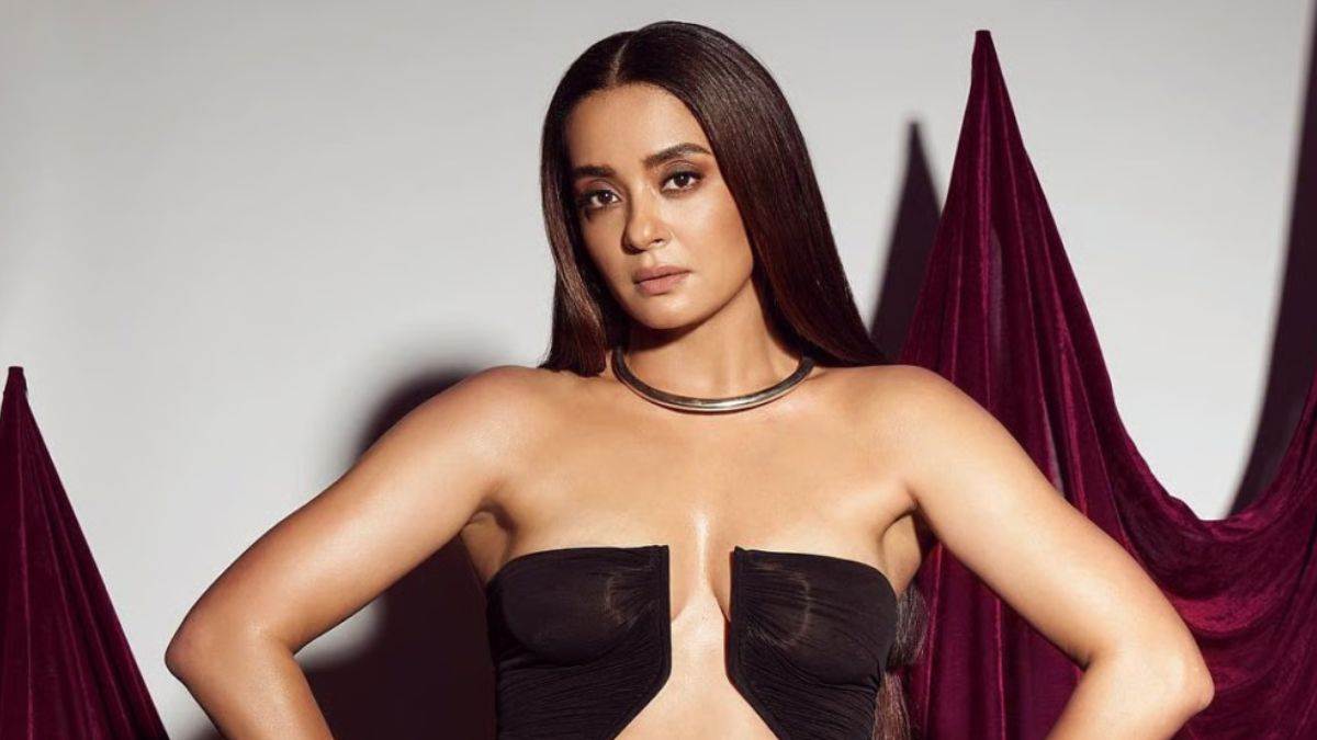 https://www.jagranimages.com/images/newimg/24092025/24_09_2025-surveen_chawla_24058077.jpg