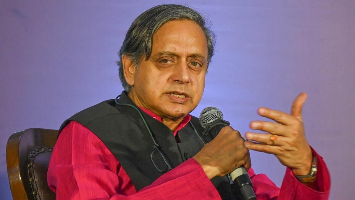 https://www.jagranimages.com/images/newimg/24092025/24_09_2025-tharoor_24057895_53336160.jpg
