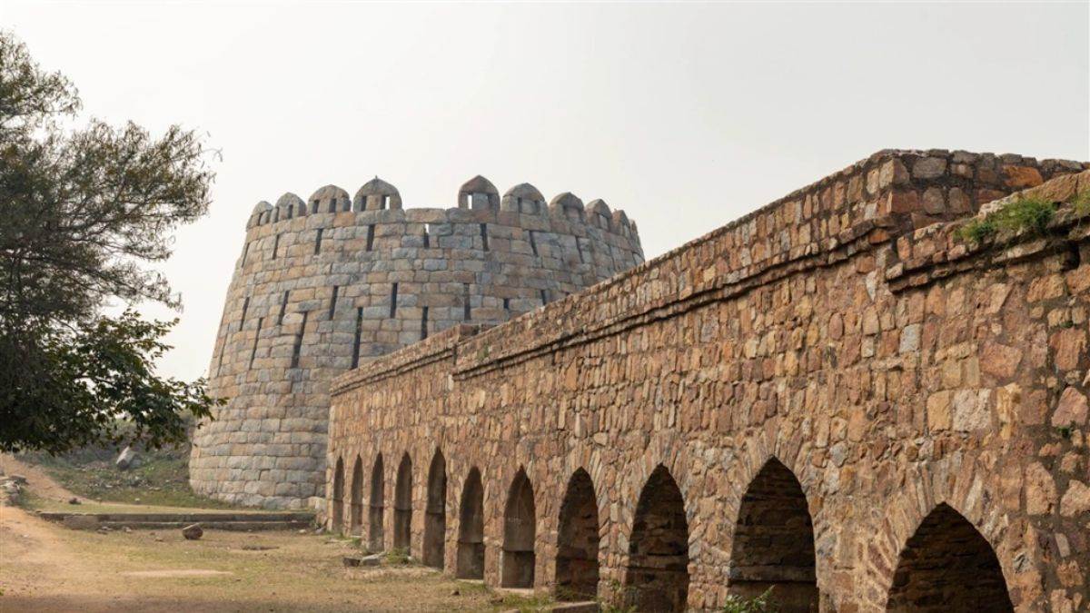 https://www.jagranimages.com/images/newimg/24092025/24_09_2025-tuglqabad-qila_24058950.jpg