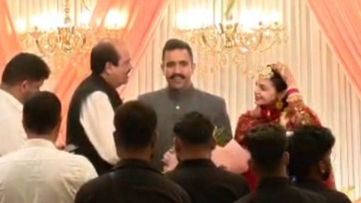 https://www.jagranimages.com/images/newimg/24092025/24_09_2025-vikramaditya_wedding_reception_24058378.jpg