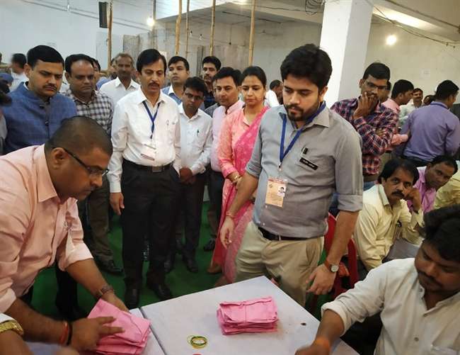 UP Assembly byPoll Election 2019 LIVE Update: रामपुर से डॉ. तजीन फात्मा व गंगोह से कांग्रेस के नोमान मसूद आगे