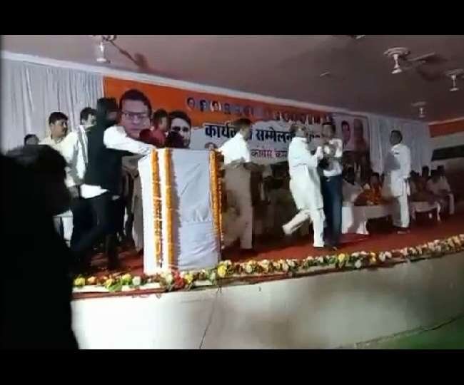 पूर्व जिलाध्यक्ष पवन अग्रवाल ने अपने संबोधन में ढाई-ढाई साल मुख्यमंत्री का मुद्दा उठाया