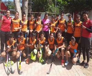 Junior National Women's Hockey हरियाणा की टीम 23-0 से असम को हराकर क्वार्टर फाइनल में पहुंच गई है।