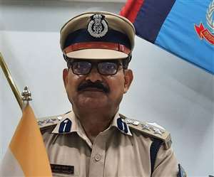 Simdega News, Jharkhand News सिमडेगा पुलिस ने चोरों के पास से बरामद जेवरात पर हाथ साफ किया था।