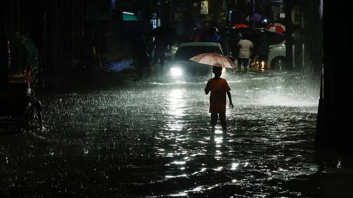 Cyclone Sitrang: तूफान सितरंग के चलते शुरू हुआ बारिश का दौर; कई इलाकों में हाई अलर्ट, सेना से मांगी गई मदद