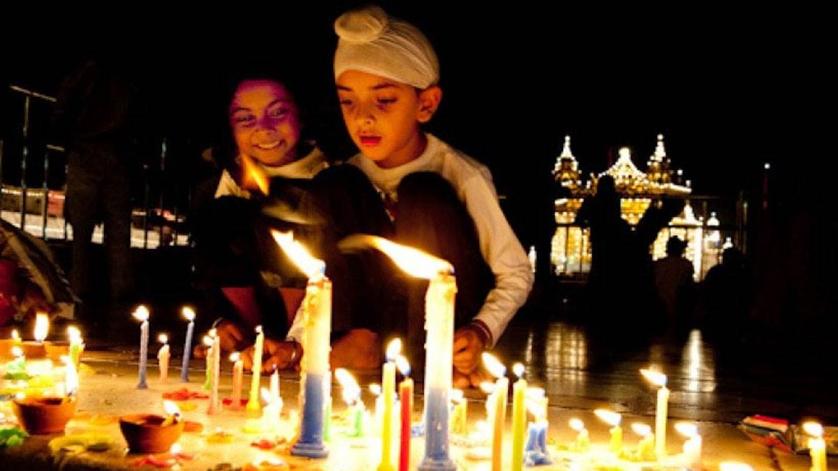 diwali 2022 diwali is celebrated as bandi chhor diwas in sikhs the story is related to the era of mughals
