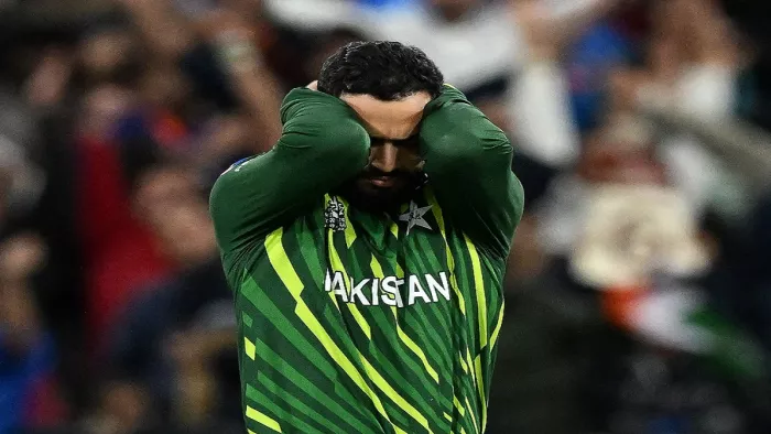 IND vs PAK: मोहम्मद नवाज का आखिरी ओवर (फोटो क्रेडिट ट्विटर)