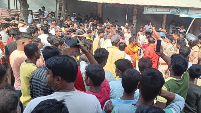 युवती ने भरे दरबार में लगाए इस्लामिक और देश विरोधी नारे। -जागरण