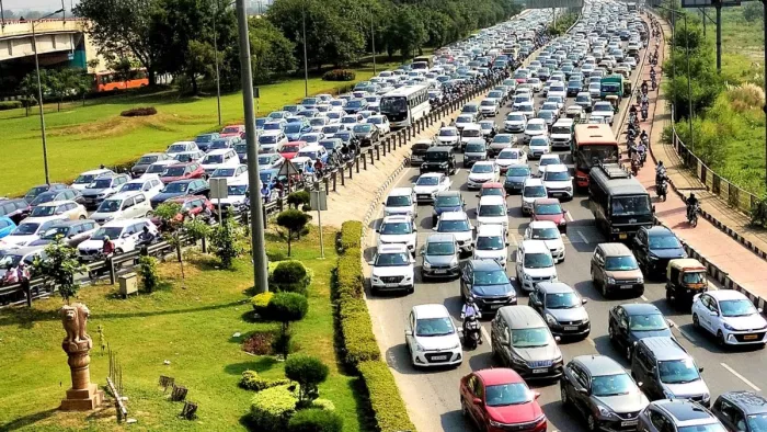 Delhi Traffic Advisory: आज दशहरा पर्व पर दिल्ली की इन सड़कों पर जाने से बचें