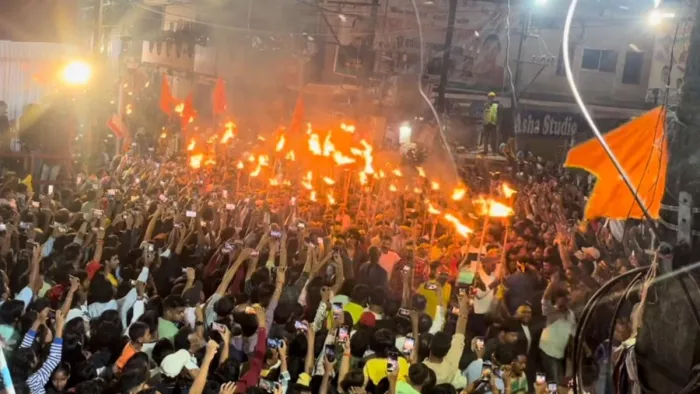 मशाल जुलूस के संग नम आंखों से दी मां को विदाई। (जागरण फोटो)