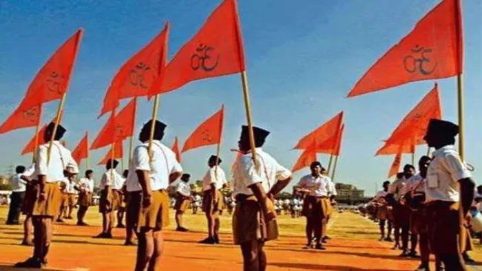 आरएसएस के स्थापना दिवस पर स्वयंसेवकों ने पूर्ण गणवेश में किया पथ संचलन। फाइल फोटो