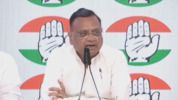 उत्तर प्रदेश उपचुनाव में कांग्रेस ने सपा के लिए छोड़ा मैदान, एक भी प्रत्याशी नहीं उतारने का एलान।
