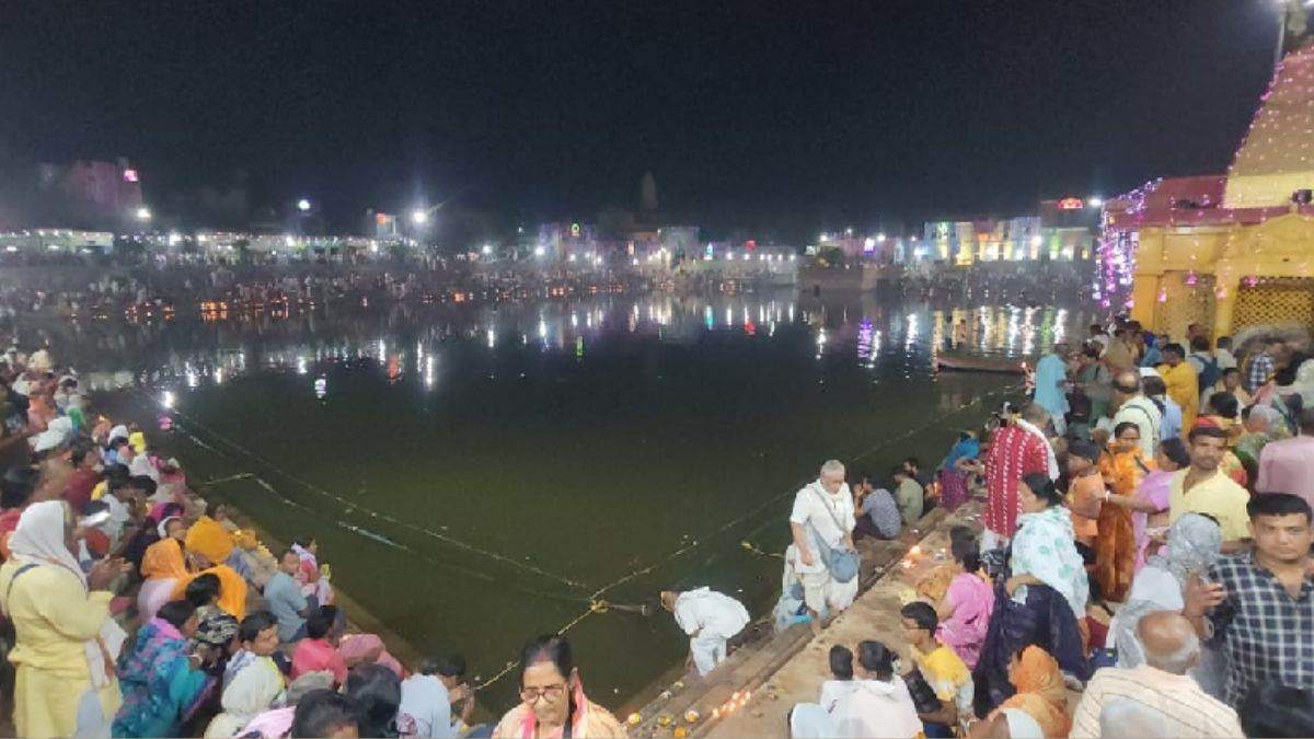 https://www.jagranimages.com/images/newimg/24102024/24_10_2024-radha_kund_mathura_news_23821014.jpg