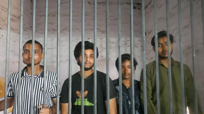 खतौली पुलिस की गिरफ्त में अपहरण की रील बनाने के आरोपित।.सौ.पुलिस