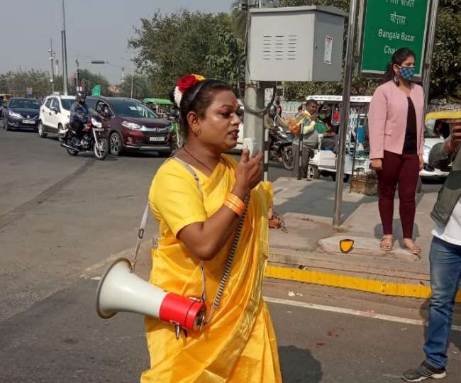 किन्नरों ने कहा... ए बाबू पायलट बन रहे हो तो पायलट सी सेफ्टी का भी ख्याल रखो।