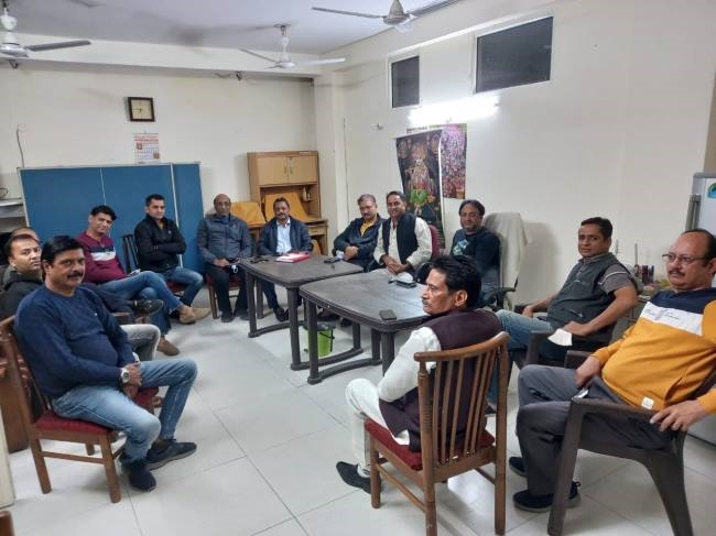 आवंटित होने से पहले दुकानों पर भ्रष्टाचारियों की नजर