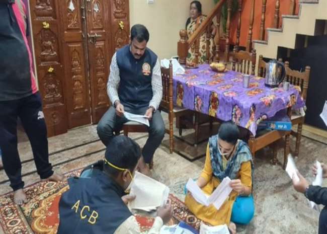 आय से अधिक मामलों में बेंगलुरु के 68 स्थानों पर ACB के अधिकारियों ने ली तलाशी