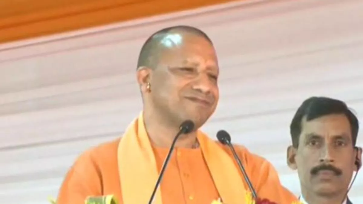 CM Yogi in Jhansi: झांसी में सीएम योगी आदित्यनाथ बोले-बदल रही है बुंदेलखंड की तस्वीर, हर घर पेयजल उपलब्ध