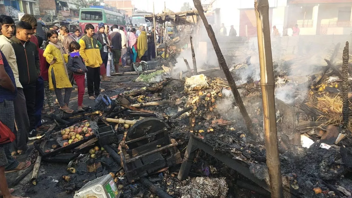 Gaya Crime: गया में असामाजिक तत्वों ने बाजार में लगा दी आग, पांच दुकानें राख,  विरोध में बाजार बंद - Gaya Crime: Five shops burnt as anti-social elements  set market afire, Market