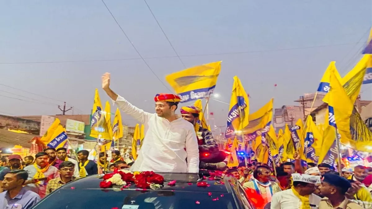 Gujarat Election: राघव चड्ढा ने साणंद में रोड शो में लिया हिस्सा, कहा- AAP बन गई गुजरात जनता की पहली पसंद