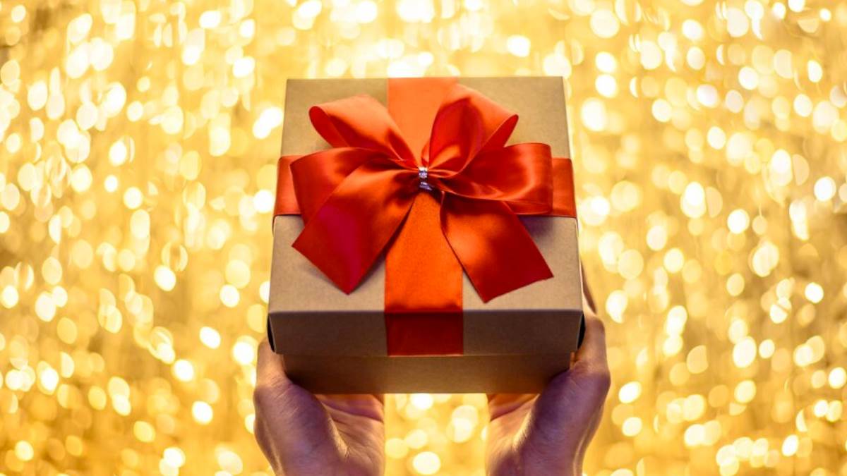 https://www.jagranimages.com/images/newimg/24112022/24_11_2022-wedding_gift_ideas_f_23224569_933683.jpg